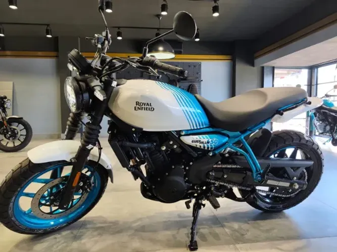 Royal Enfield Guerrilla 450 Blava Blue