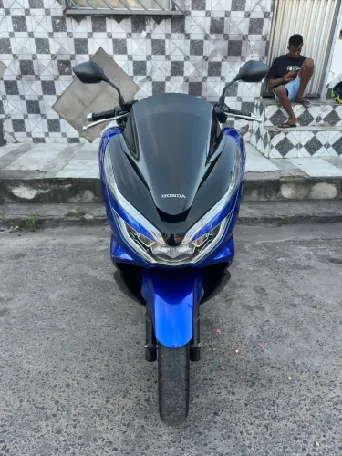 Honda pcx 150 não é a DLX ela é a que tem a chave normal 