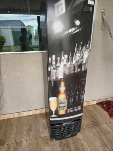 Freezer cervejeiro slim novinho