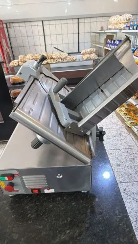 CORTADOR DE FRIOS AUTOMÁTICO BERMAR INOX REVISADO