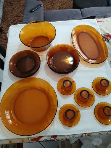 Louças marinex em tom marrom