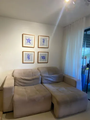 SOFÁ RETRÁTIL E RECLINÁVEL EM SUEDE BEGE