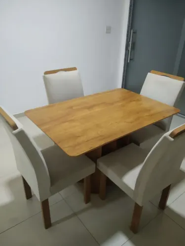 Mesa de jantar/4 cadeiras