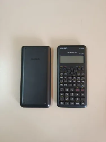 Calculadora científica Casio FX-82MS