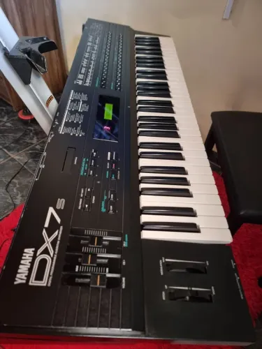 Teclado Yamaha DX7s sintetizador