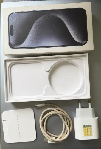Caixa Original iPhone 15 Pro Azul Titânio + Fonte e Cabo Originais Apple