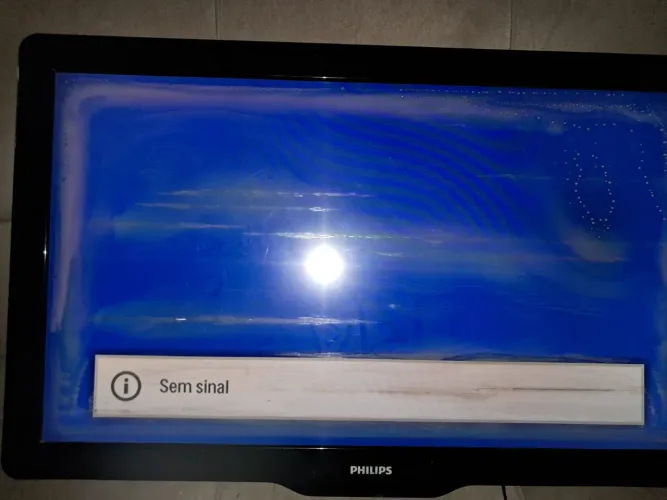 Vendo tv 50 polegadas com pequeno defeito na tela mais funciona normalmente ..9