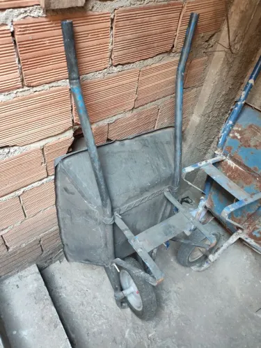 Carrinho de mão pedreiro 