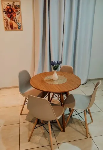 Conjunto Mesa Eiffel Redonda + 4 Cadeiras Eiffel (Nova) - Cor Feijó