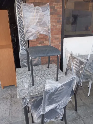 MESA DE MARMORE + 4 CADEIRAS ( DIRETO DA LOJA ) PRODUTOS NOVOS LACRADOS