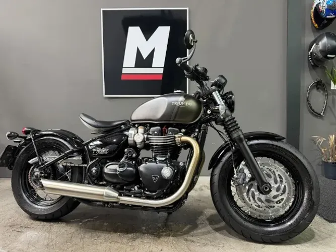TRIUMPH BONNEVILLE BOBBER 1200 2023 3.000km - Único dono - Impecável