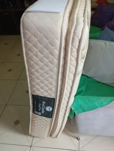 Colchão de viúva usado