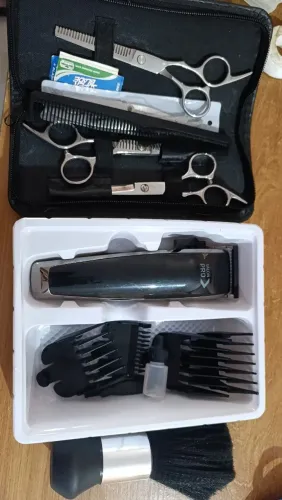 Vendo máquina e tesouras corta cabelo