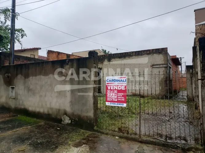 Terreno com ótima localização, próximo a escolas e faculdades.