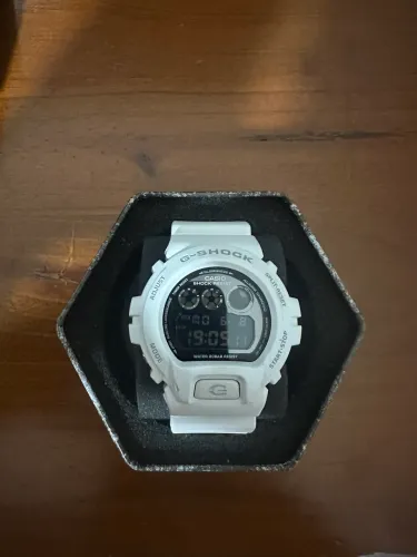 Relógio Casio G-Shock DW- 6900NB Branco