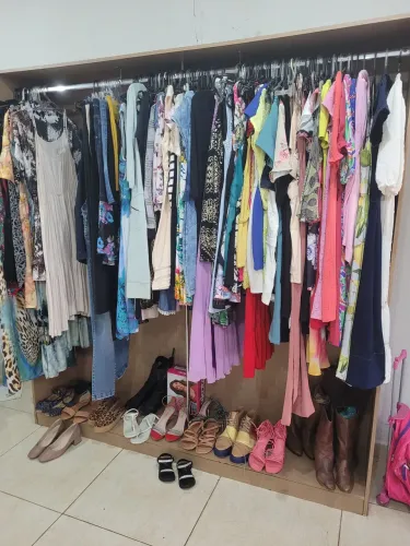 Vendo itens de loja de roupa