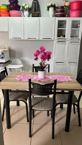 Mesa com 4 cadeiras
