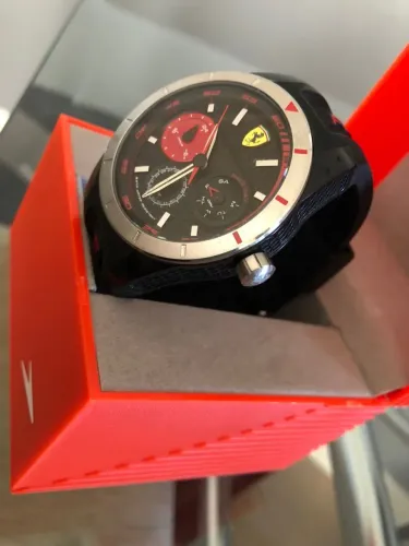 TROCO OU VD relogio scuderia ferrari