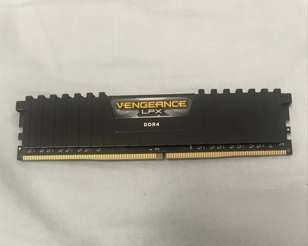 Memoria RAM 8GB 2400Mhz CL14 Corsair Vengeance LPX