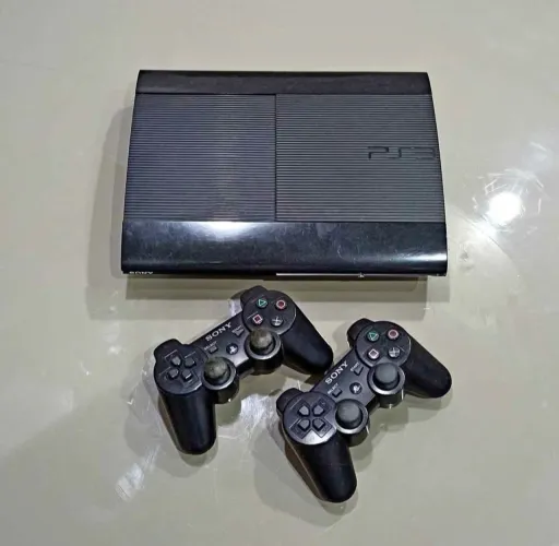 PS3 DESTRAVADO + 2 CONTROLES