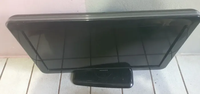 Tv monitor 32 polegadas liga mas não aparece imagem.Para desocupar