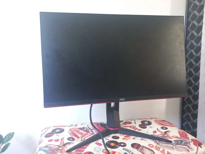 Monitor AOC Hero 27 polegadas com defeito