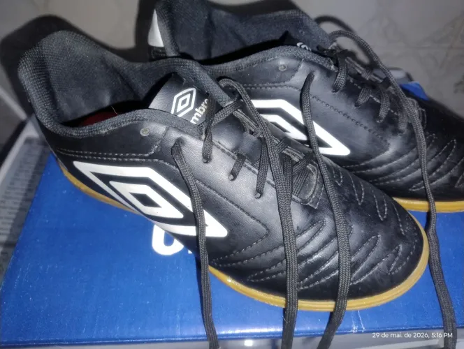 Chuteira Umbro Futsal N° 37
