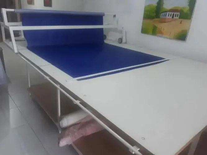 Mesa de corte com carrinho 