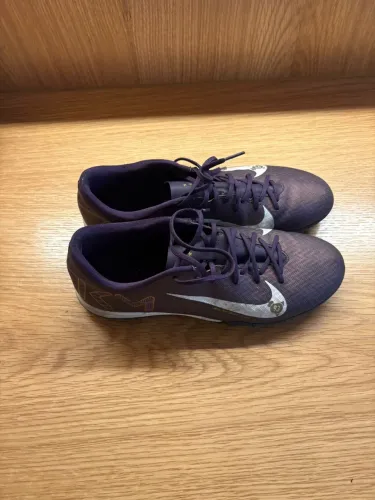 Chuteira Nike Phantom Roxa/Prata - 93 Edition - Pouco Usada (Tamanho 42)