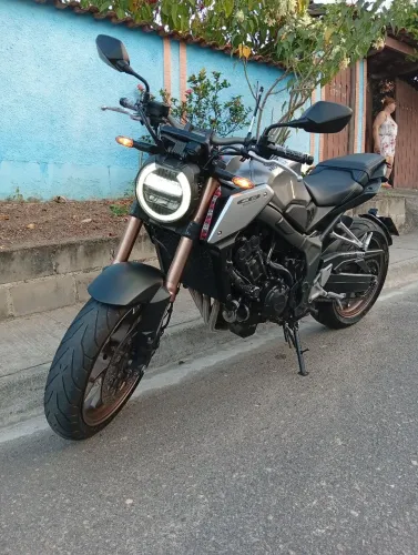 Vendo Honda CB 650R