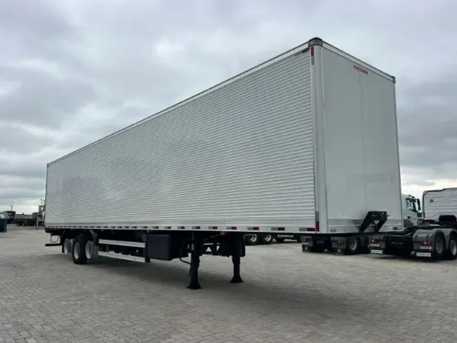 Carreta Sr Baú furgão Ls facchini ano 2026 30 Palletes Sider