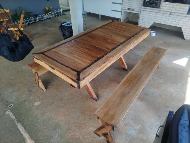 Mesa Rústica de 2 m x 90 cm em madeira de Cedro