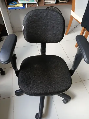CADEIRA SECRETÁRIA COM BRAÇOS