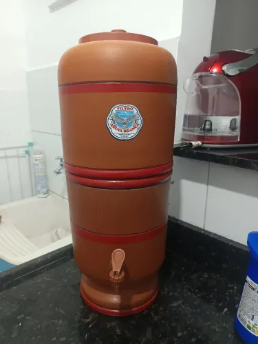 Filtro de água de barro tradicional