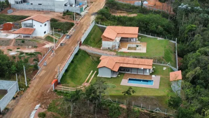 Imóvel para venda tem 600 metros quadrados com 3 quartos em Águas de Igaratá - Igaratá - S