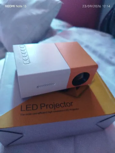 Projetor (Led Projetor) em bom estado de conservação, funcionando perfeitamente! 