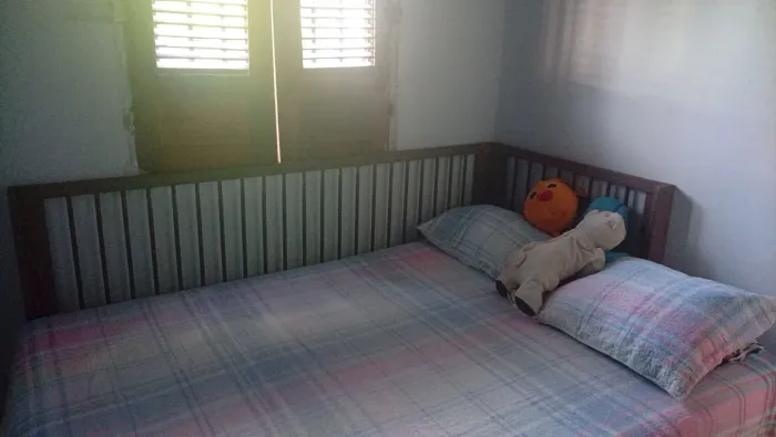 Protetor de cama de madeira