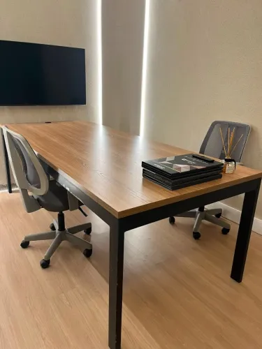 Mesa Retangular Moderna em Excelente Estado