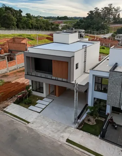 Casa de condomínio para venda tem 225 metros quadrados com 4 quartos