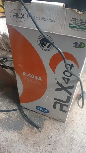 Vende-se uma garrafa de gás R 404A lacrada