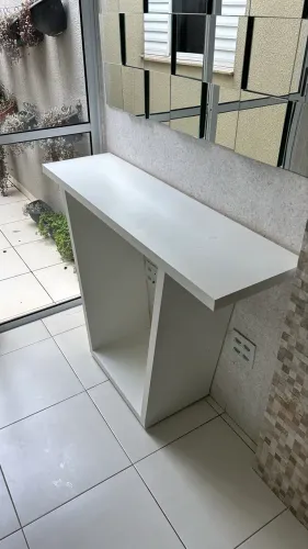 APARADOR DECORATIVO EM MDF BRANCO - FEITO POR MARCINEIRO