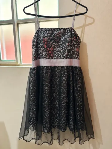 Vestido social com paetês