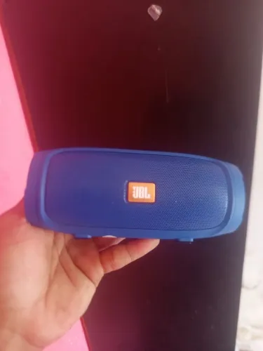 Caixa de som JBL via Bluetooth NOVA