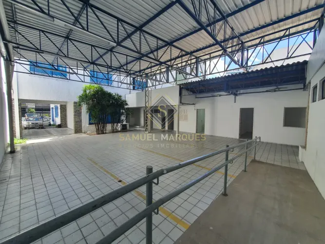 Casa Comercial em Graças - Recife com 378M², 17 Dormitórios e 6 Banheiros
