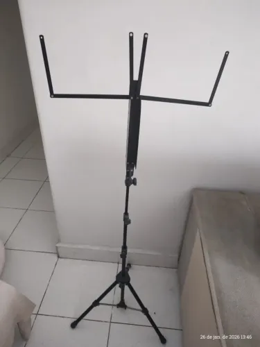 Tripé pedestal para microfone com porta banner