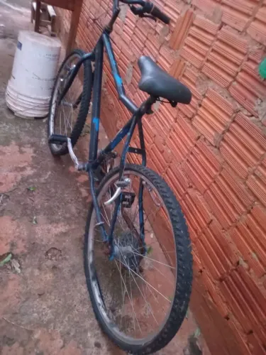 Vende-se bicicleta usada, 100 não entregamos!!