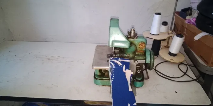 Vendo Máquina de Costura