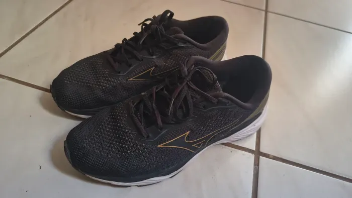 Tênis Marca Mizuno. (PRETO) TAM 42 PROMOÇÃO!