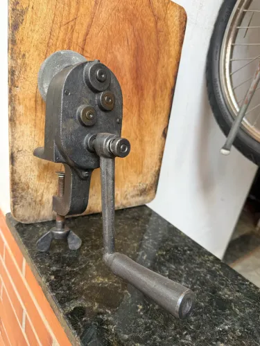 Esmeril antigo manual