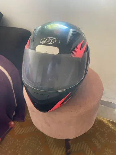 Capacete ebf semi novo tamanho 60 modelo articulado 